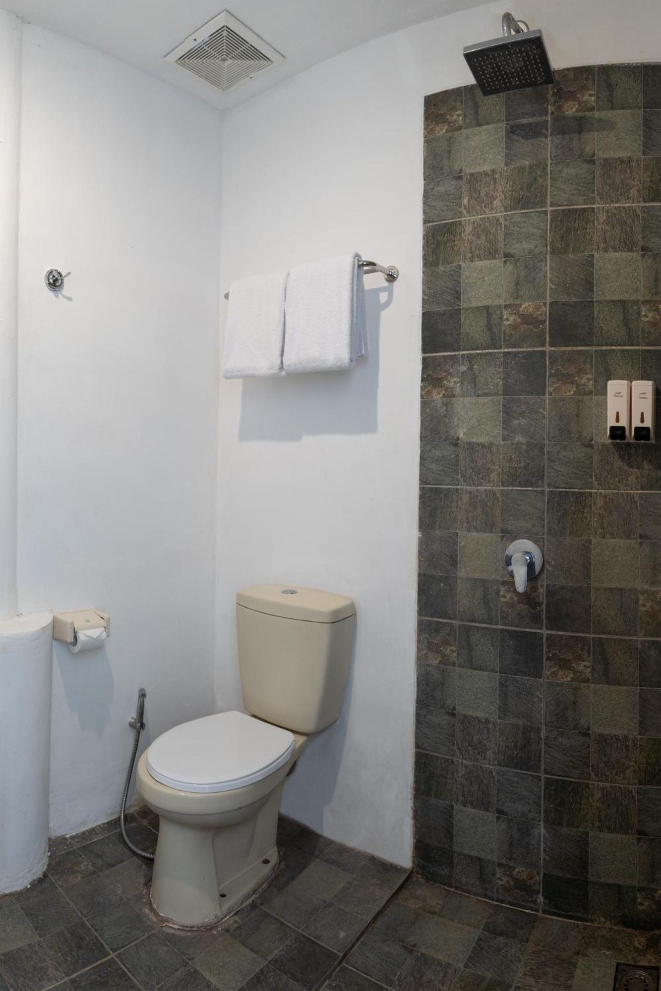 Attara Inn Сенгиги Екстериор снимка