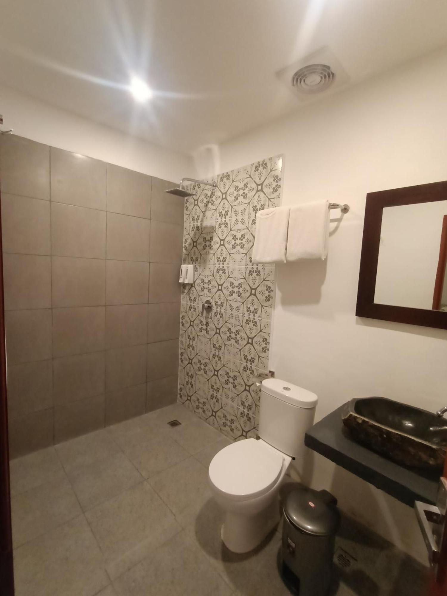 Attara Inn Сенгиги Екстериор снимка