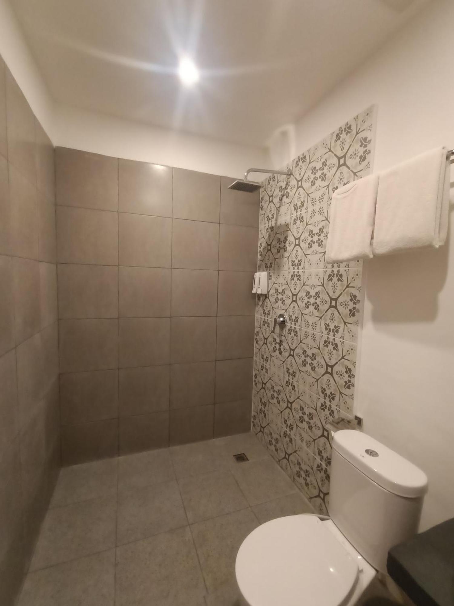 Attara Inn Сенгиги Екстериор снимка